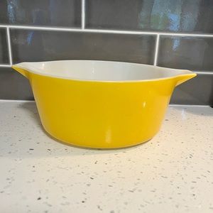 Vintage Pyrex Large Yellow Gold Casserole Dish, no lid - EUC!! Super Glossy!
